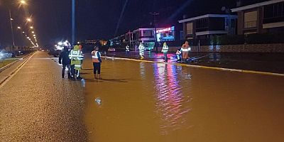 Balıkesir-Çanakkale Kara Yolunda Yoğun Yağış Trafiği Aksattı.