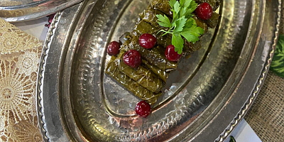 Damaklara şenlik verecek ”VİŞNELİ YAPRAK SARMA